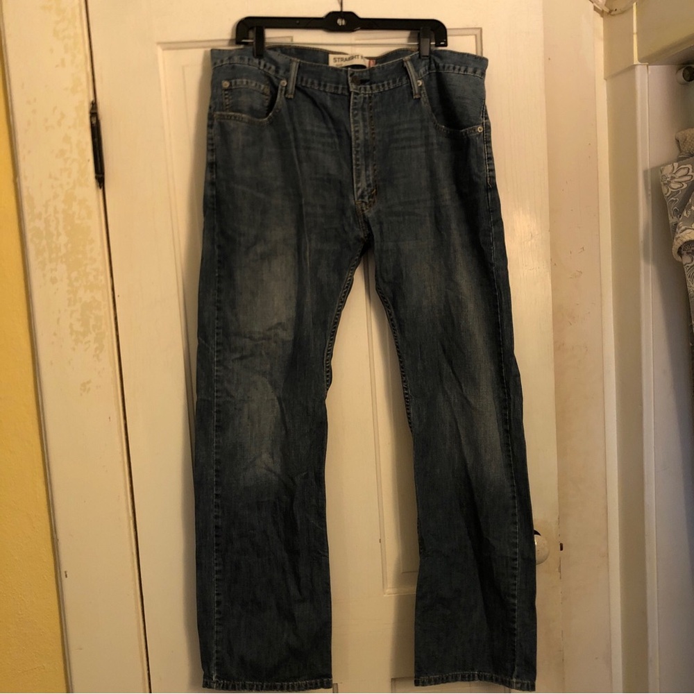 100% Cotton Levi's Men's 505 Straight Fit. Dark Wash Jeans